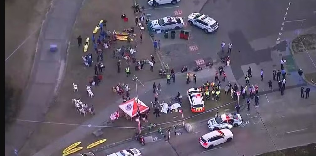 Atiradores matam 11 pessoas em evento judaico da Austrália; um suspeito é morto e outro, detido